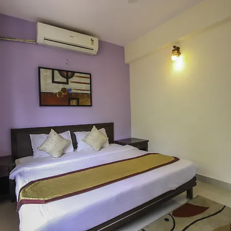 Oyo Home 10725 Modern Pool View 1Bhk Vagator